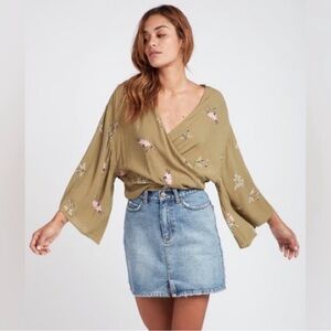 BILLABONG Olive Green Floral Print Kimono Wrap Style Top Sz. M